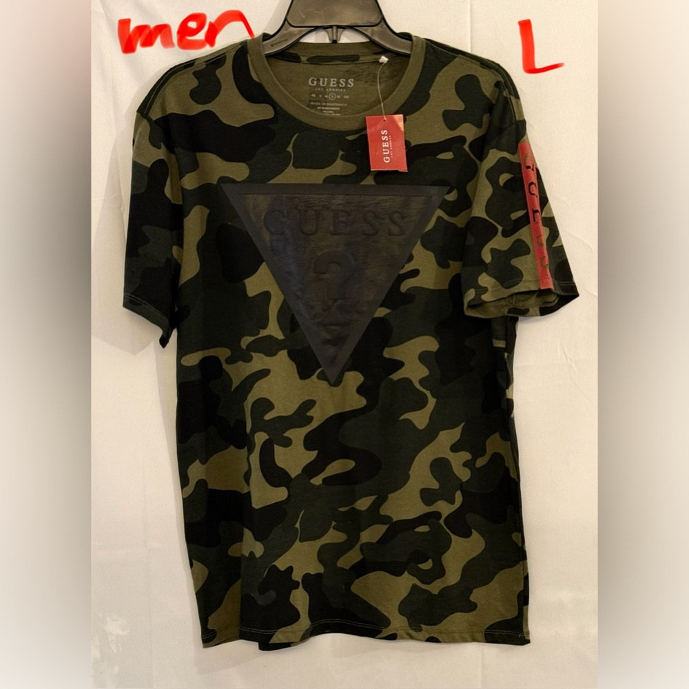 Guess Men's Green Camouflage Tee - Picture 1 of 2